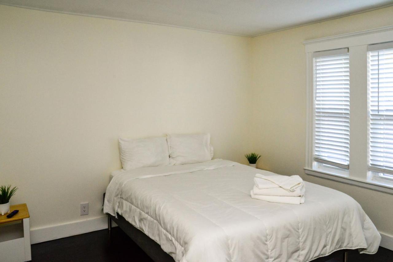 Modern Two Bedroom - Boston Stoneham