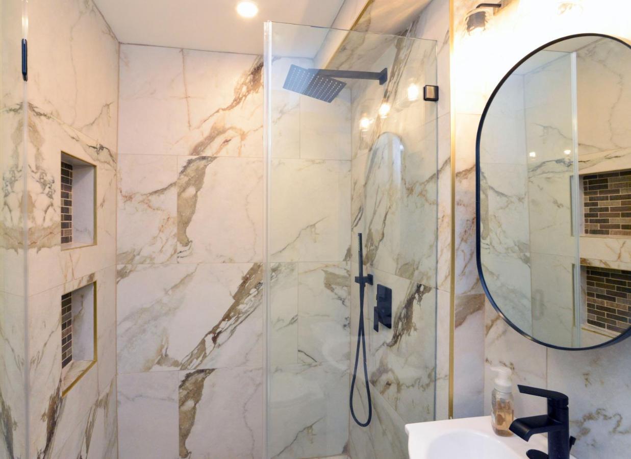 Modern Two Bedroom - Boston *