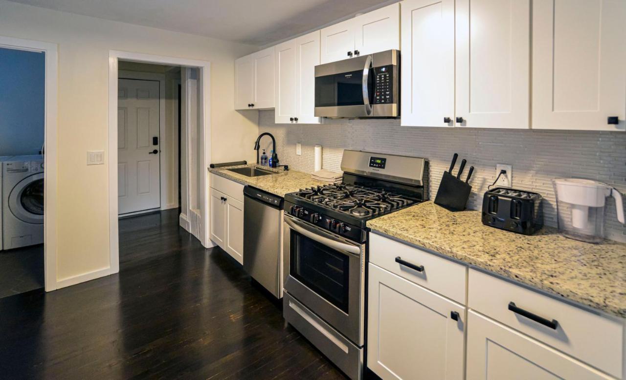 Modern Two Bedroom - Boston * Stoneham