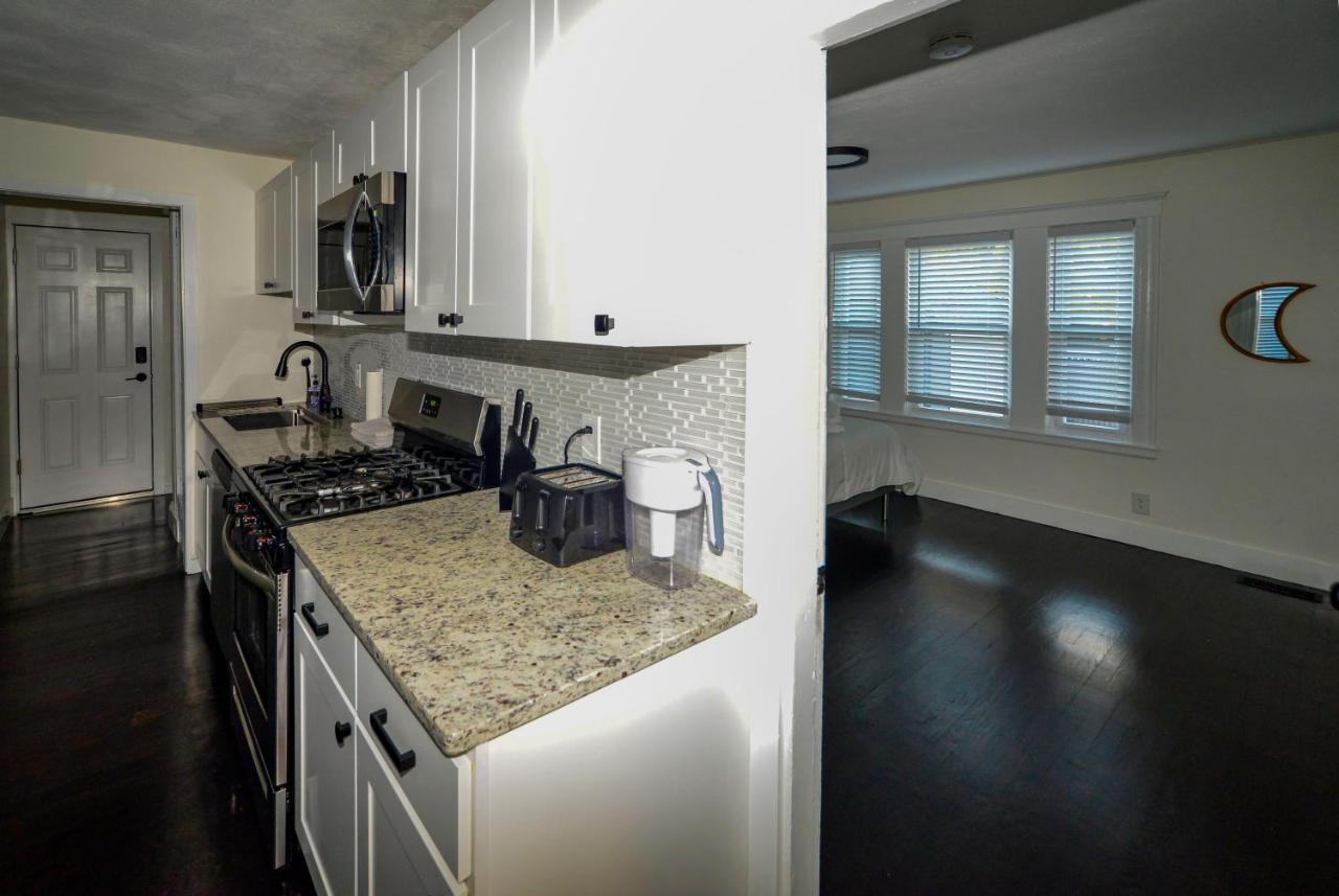 Modern Two Bedroom - Boston * Stoneham
