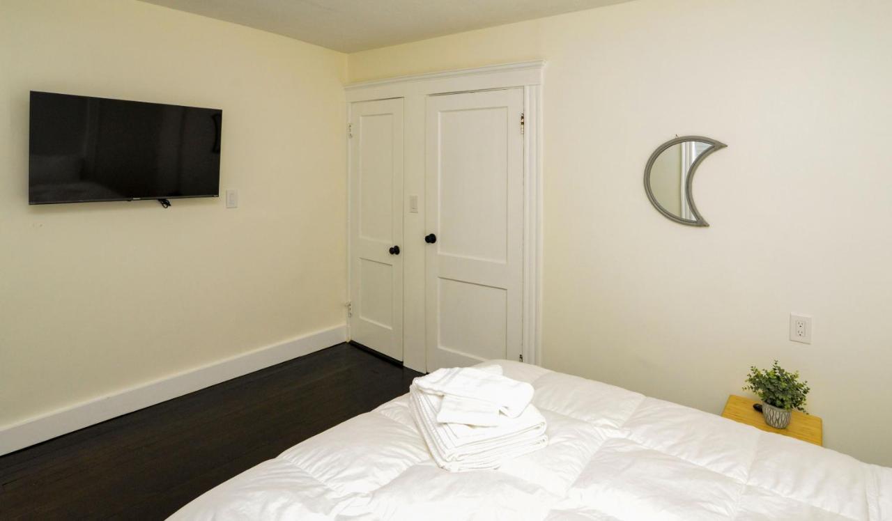 Modern Two Bedroom - Boston Appartement Stoneham