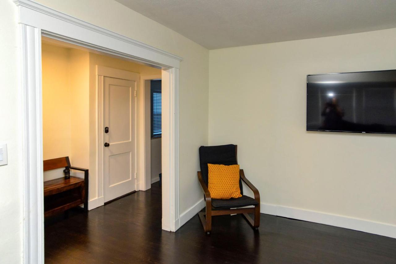Modern Two Bedroom - Boston