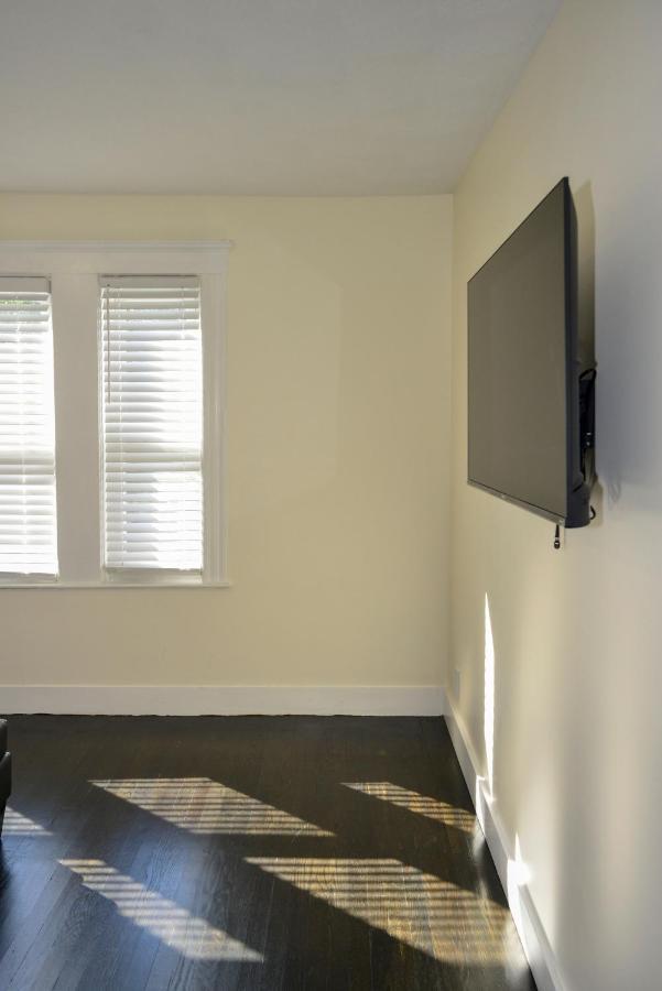Modern Two Bedroom - Boston *