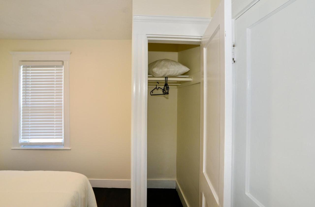 Modern Two Bedroom - Boston * Stoneham