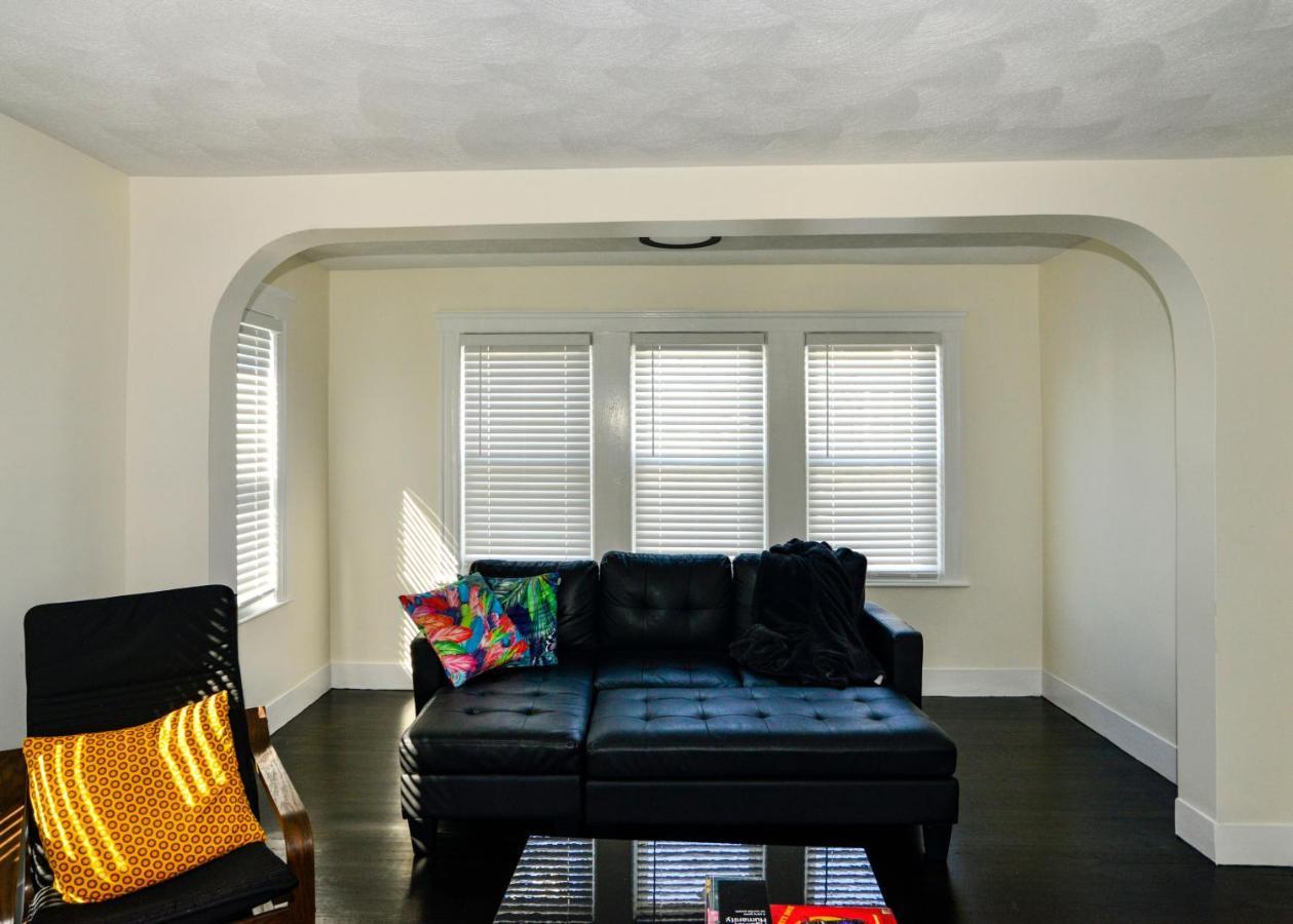 Modern Two Bedroom - Boston Stoneham