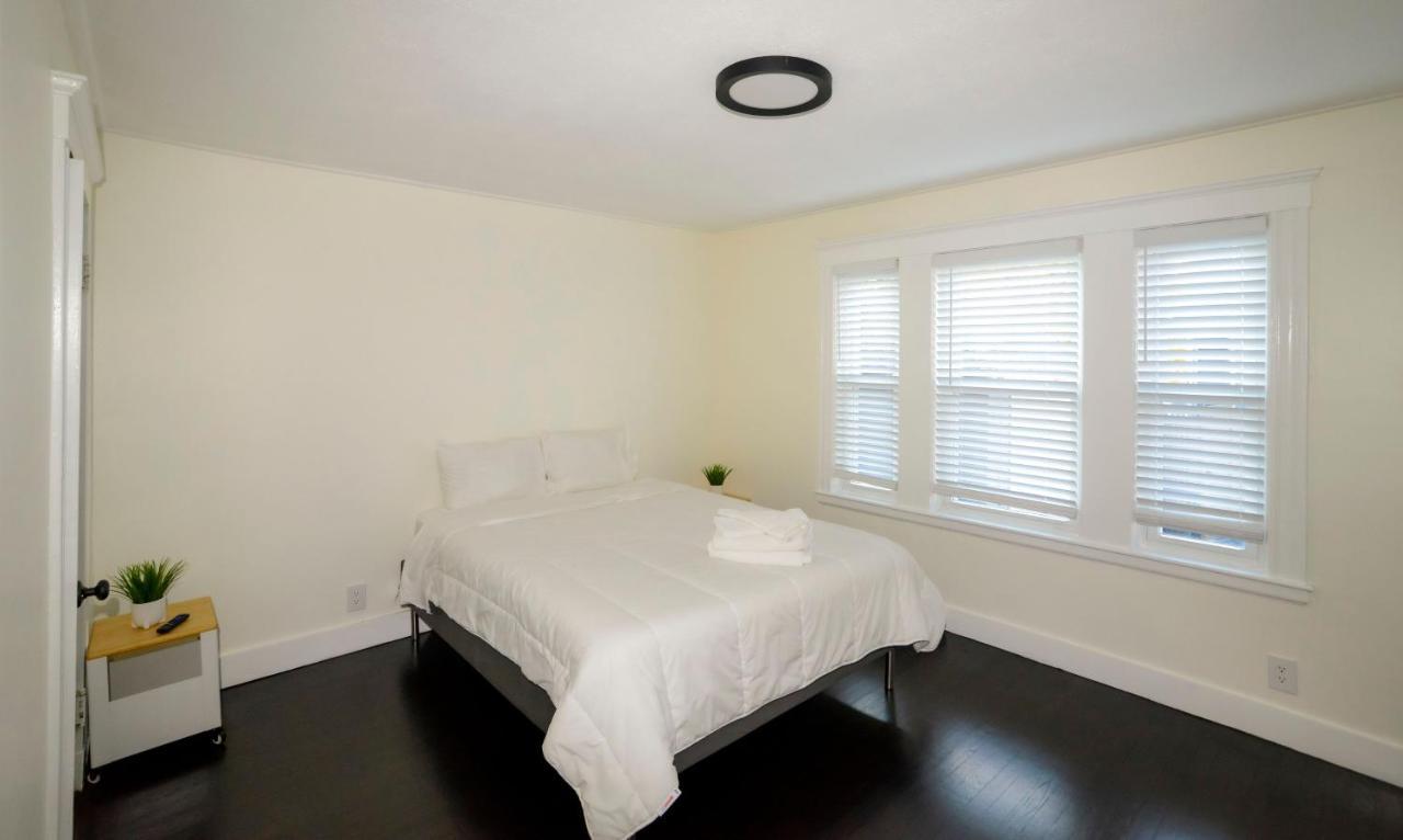 Modern Two Bedroom - Boston Appartement