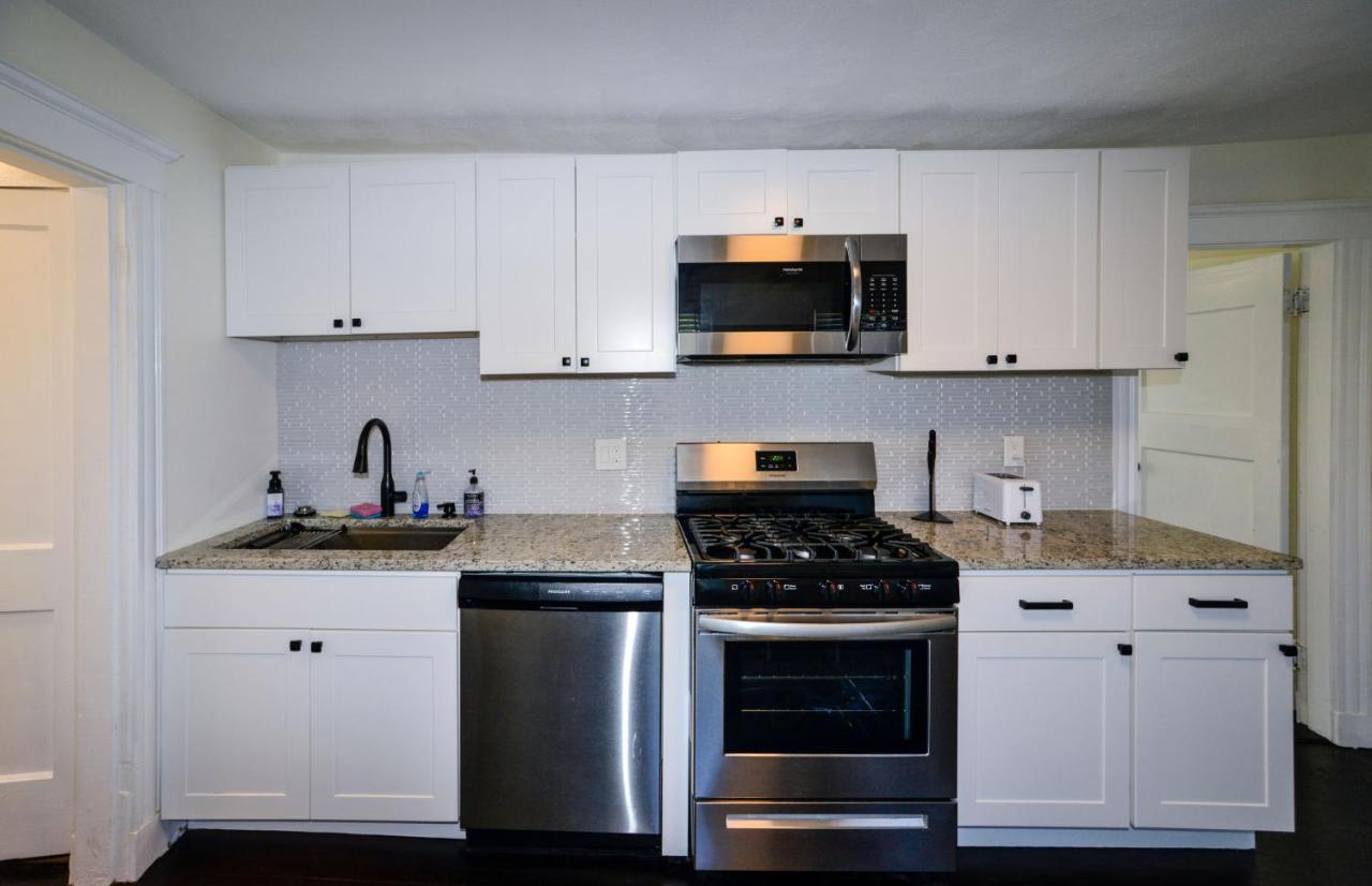 Modern Two Bedroom - Boston * Stoneham