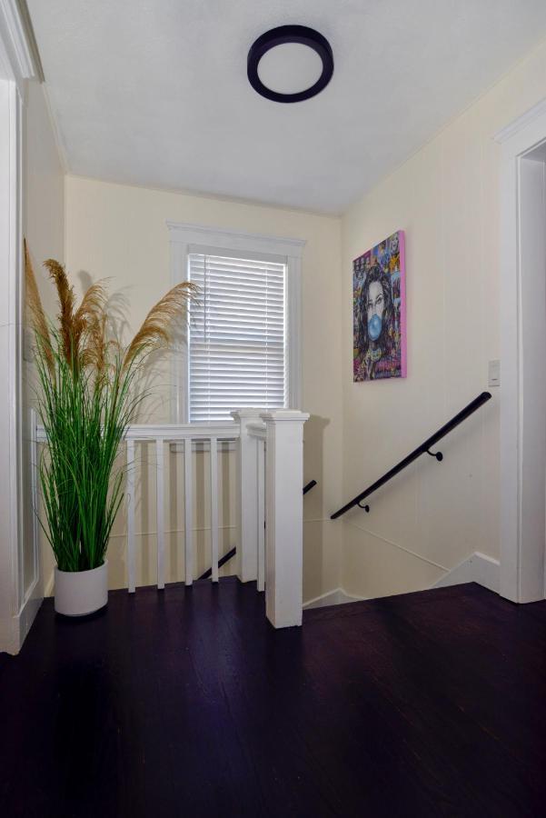 Modern Two Bedroom - Boston *