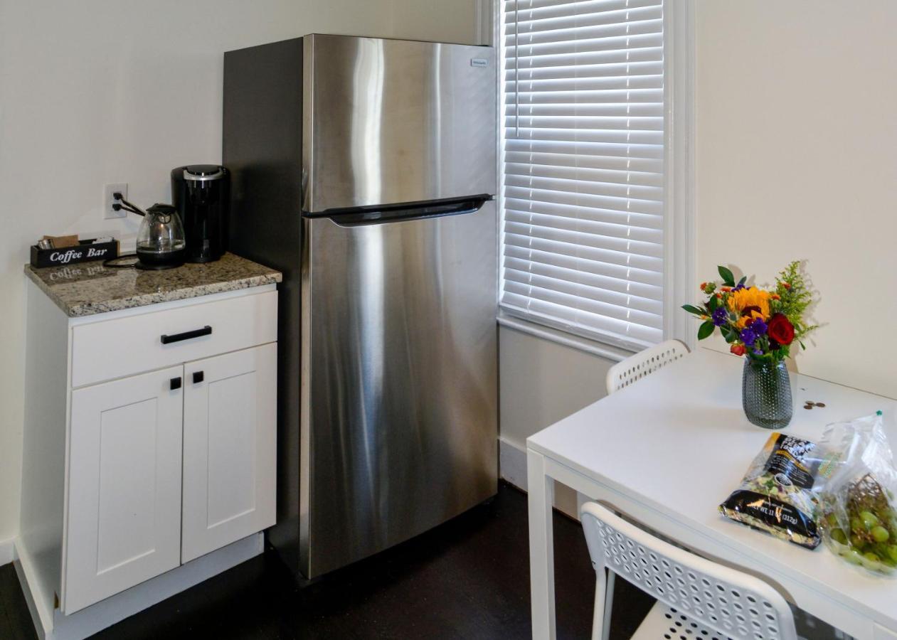 Modern Two Bedroom - Boston * Stoneham