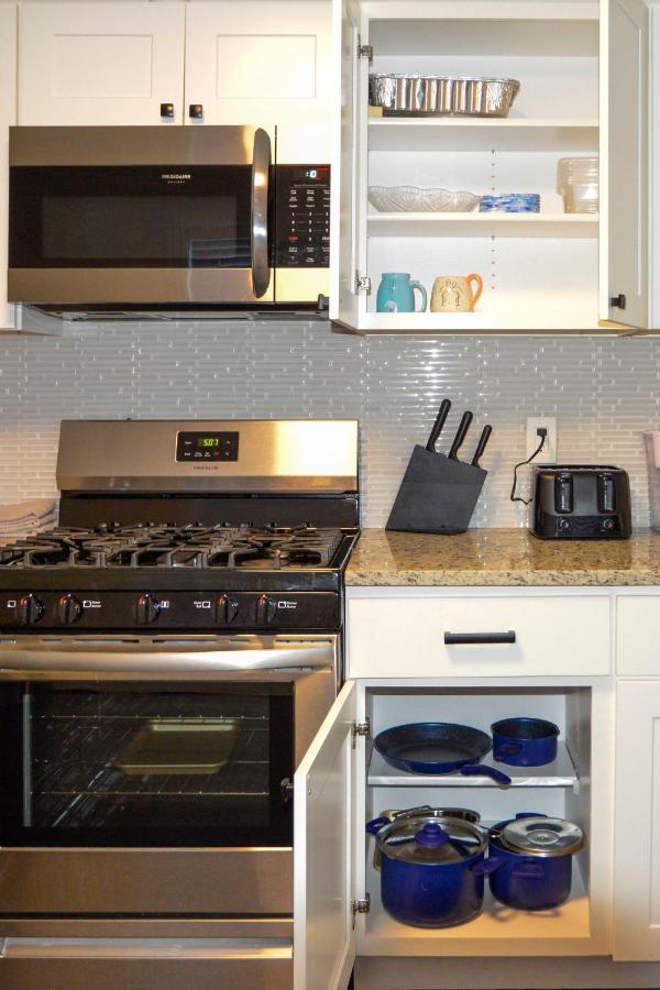 Modern Two Bedroom - Boston Stoneham