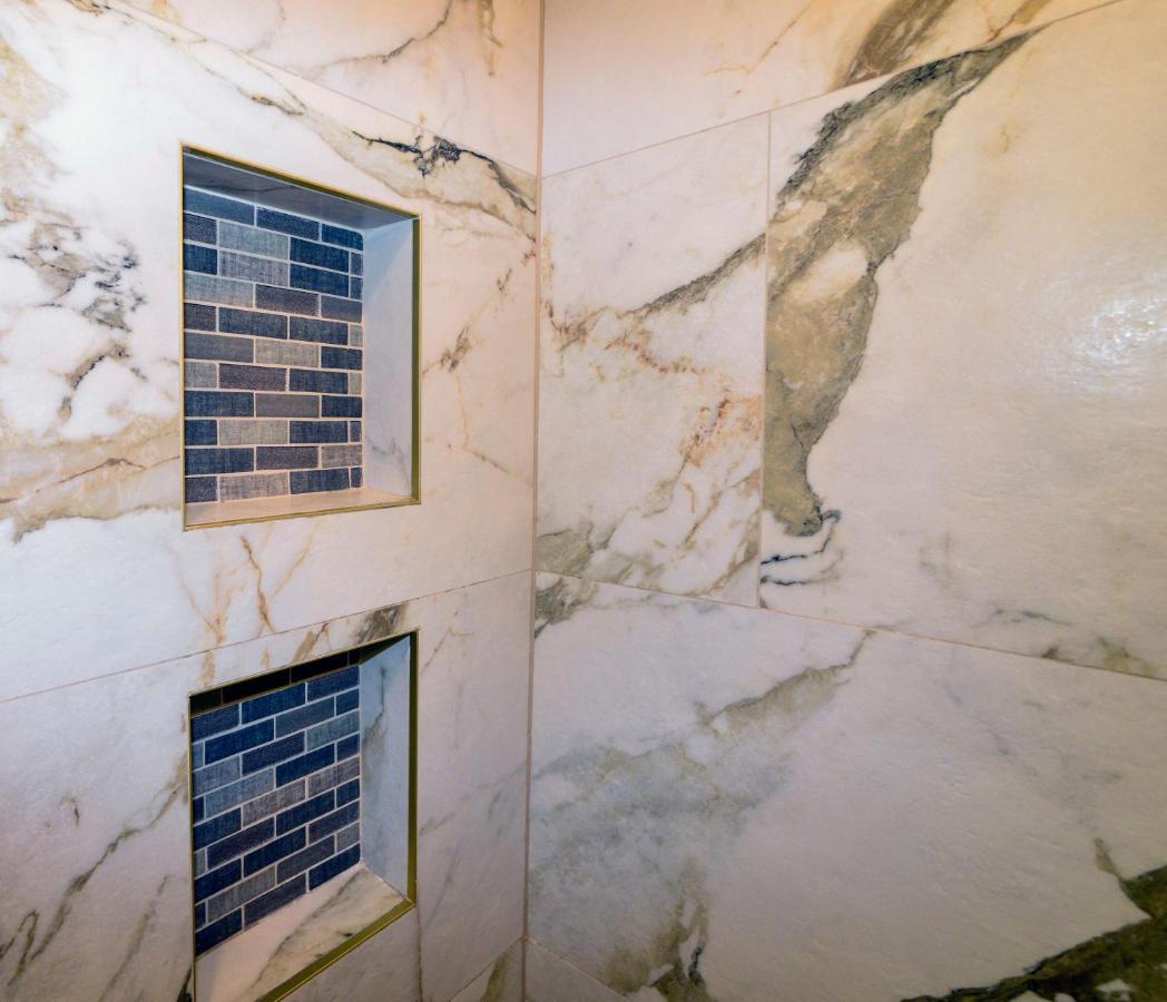 Modern Two Bedroom - Boston Stoneham